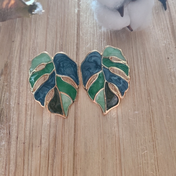 🌴🌴Beautiful Palm Leaf Earrings in a green marble Color🌴🌴 - Picture 10 of 14